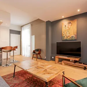 appartement-de-prestige-rue-des-arts.midi-pyreneeshotels.com/