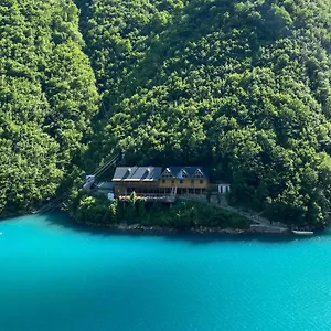 Riverside Komani Hostel Koman